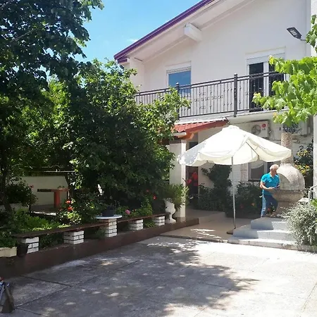 11848a Apartment *